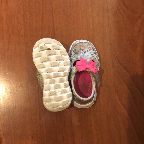 Sketchers toddler girls go walk slip on slides with Velcro closing - Picture 2 of 2